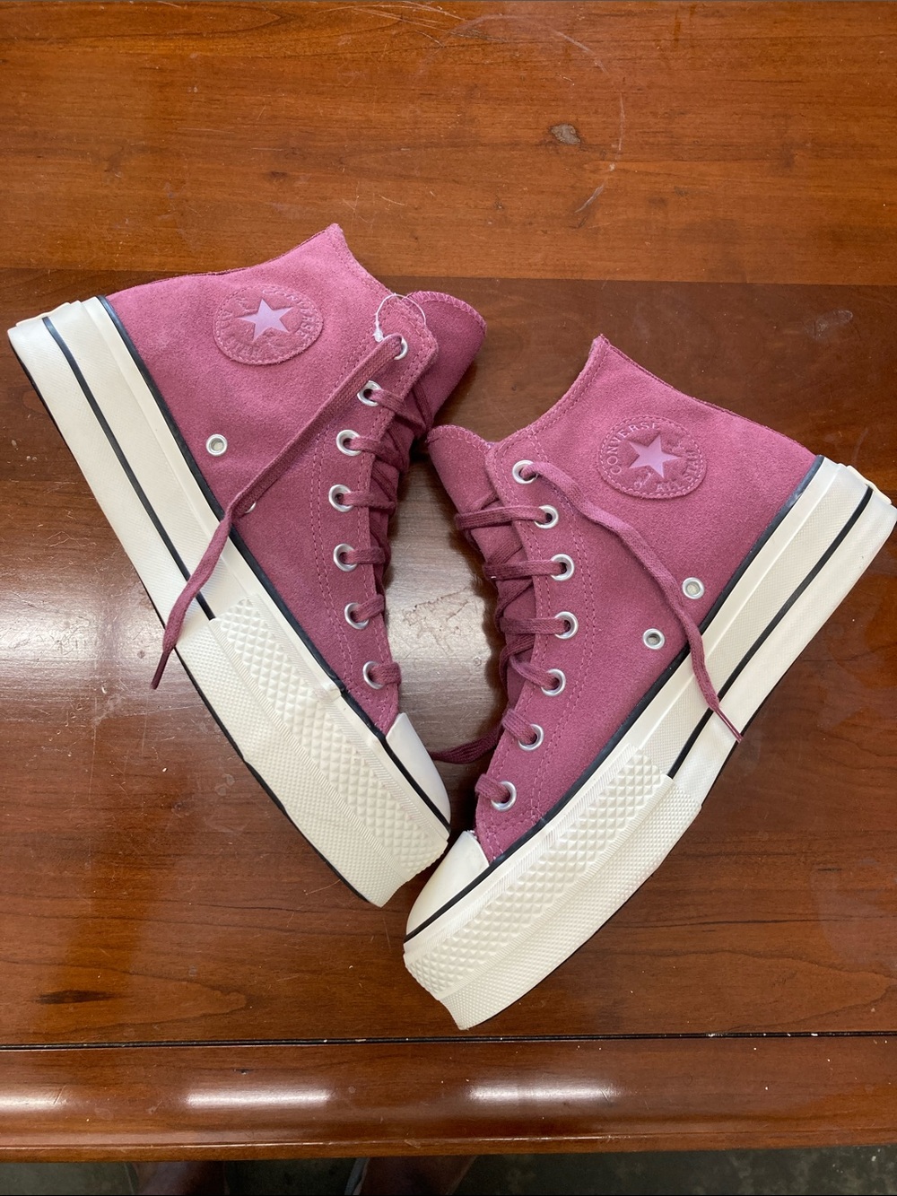 Converse Chuck Taylor All Star Platform Shadowberry / suede women size 9